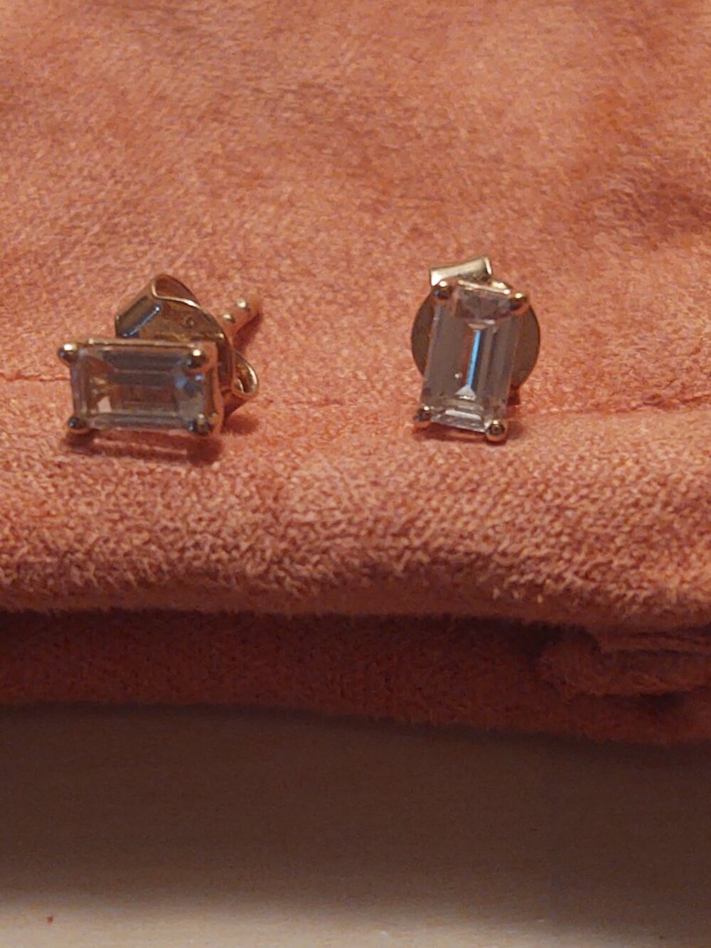 Merjuri emerald cut studs
